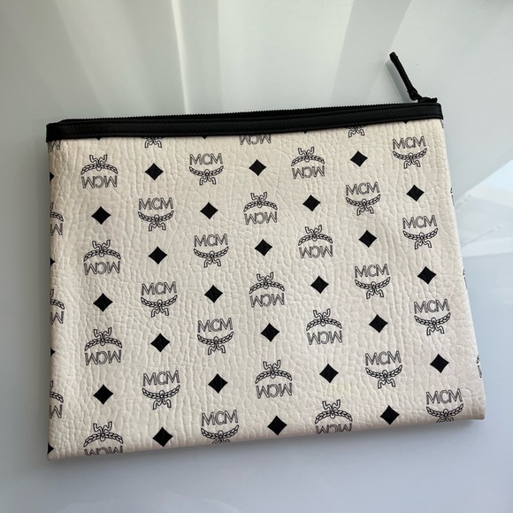 MCM RARE KOREA VOGUE POUCH - Picture 4 of 9